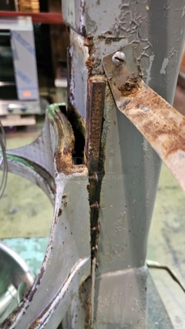 Hobart A200-F 20 Qt. Planetary Stand Mixer w/Attachments, 115V. Does not go up or down. Sold as is. - Image 2 of 8