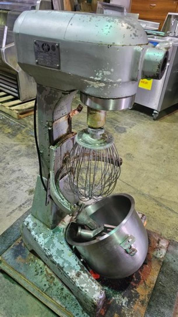 Hobart A200-F 20 Qt. Planetary Stand Mixer w/Attachments, 115V. Does not go up or down. Sold as is. - Image 8 of 8