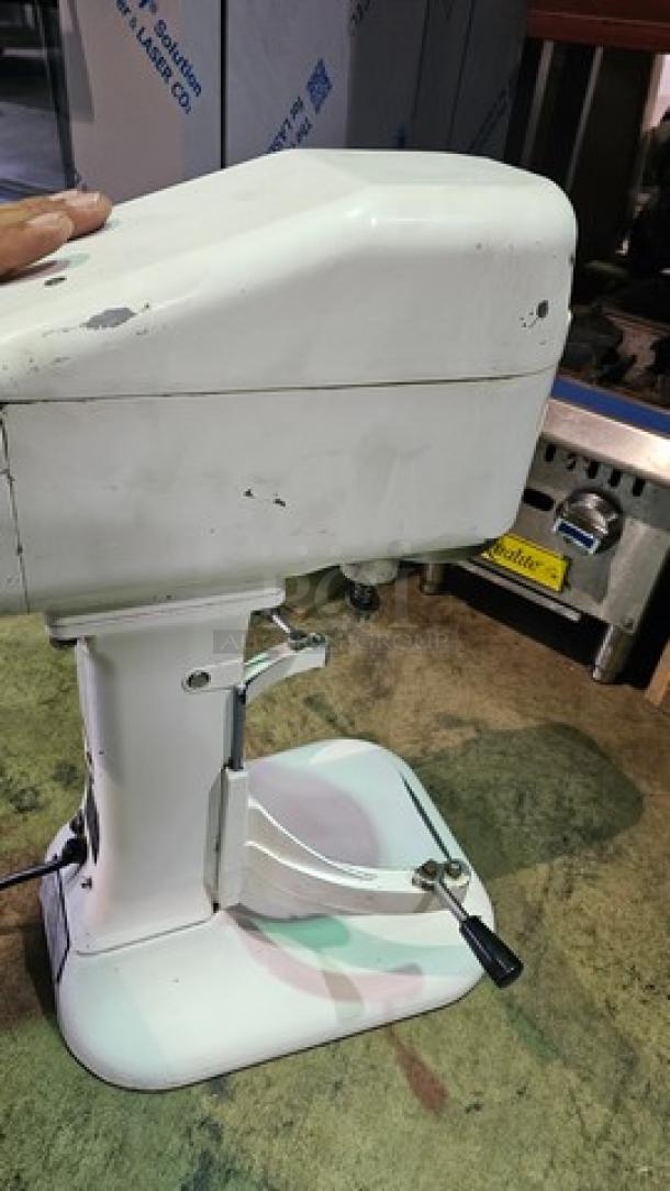 Globe SP8 Planetary Mixer. Stop button appears to need repairs. No Attachments. Sold as is. - Image 4 of 5