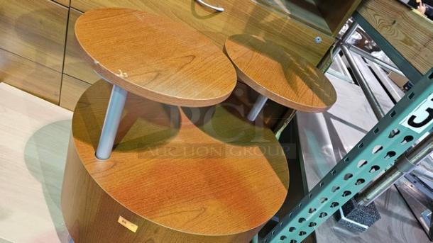 Round Table w/ two Round Shelves - Image 2 of 4