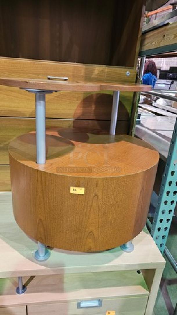 Round Table w/ two Round Shelves - Image 4 of 4