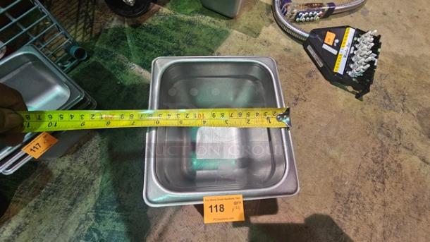 Lot of 4 Stainless Steel Food Pans (4xBid) - Image 1 of 2