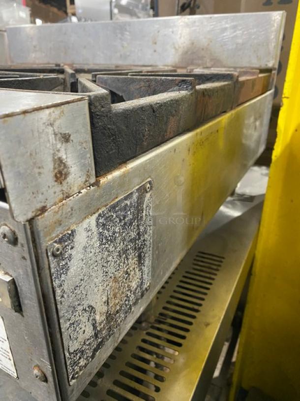 Vulcan Commercial Stainless Steel Natural Gas Powered Countertop 6 Burner Range! Model: VHP636! On Legs! - Image 3 of 8