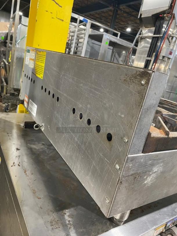 Vulcan Commercial Stainless Steel Natural Gas Powered Countertop 6 Burner Range! Model: VHP636! On Legs! - Image 5 of 8