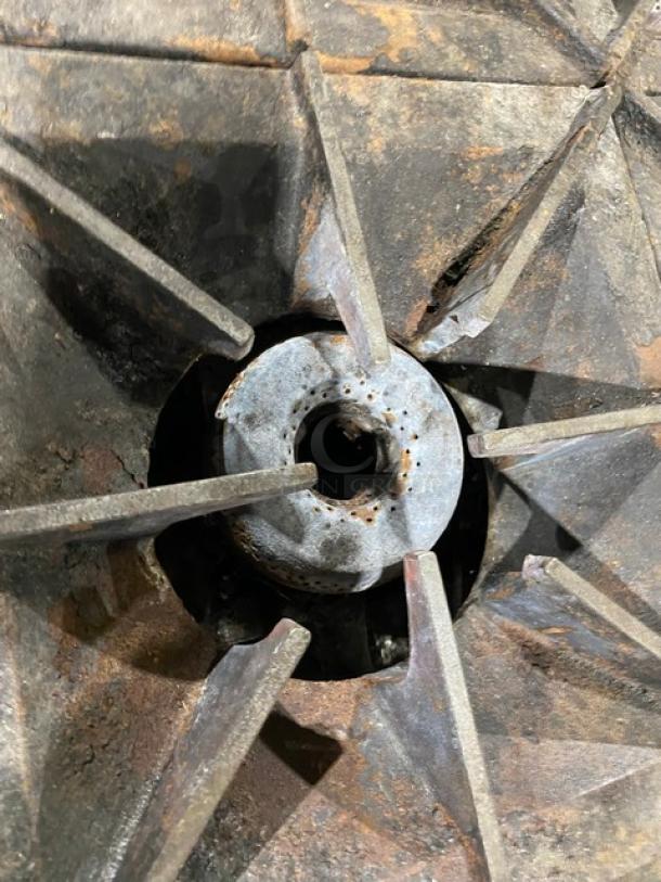 Vulcan Commercial Stainless Steel Natural Gas Powered Countertop 6 Burner Range! Model: VHP636! On Legs! - Image 7 of 8