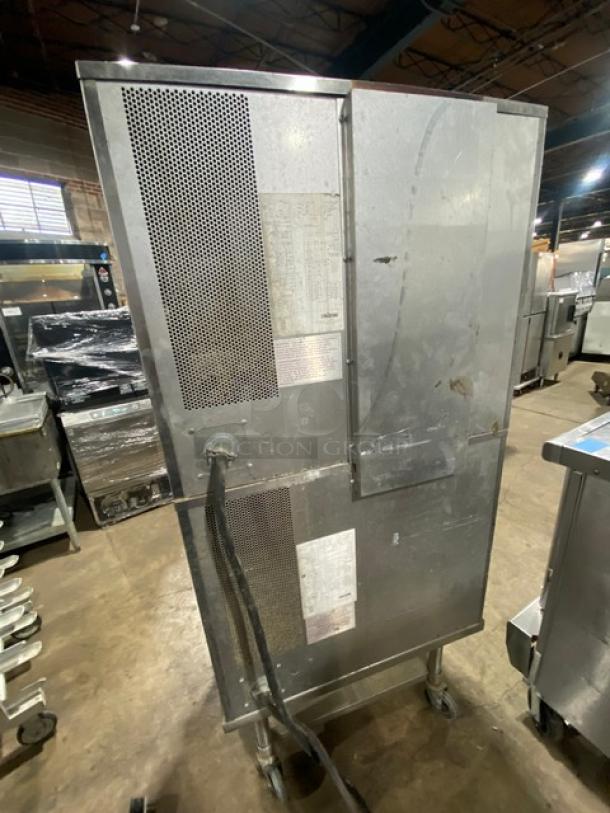 Blodgett Energy Star Commercial Stainless Steel Electric Powered Double Stacked Convection Oven! With Wired Oven Racks! SN: C32913LAOSSS! On Stand With Casters! 2X Your Bid Makes One Unit! - Image 4 of 9