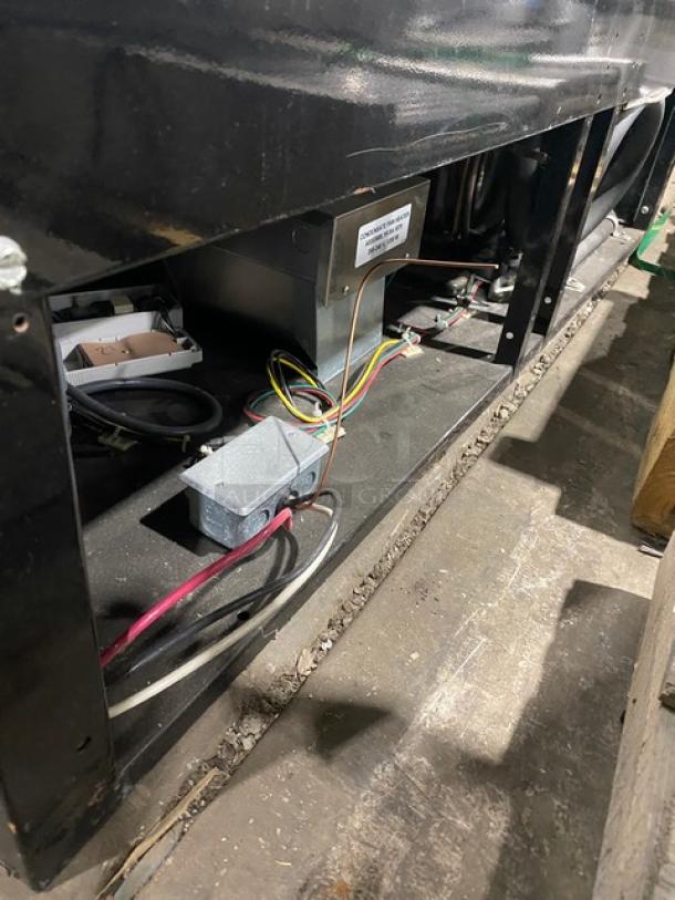 Federal Industries Commercial High Profile Refrigerated Open Grab-N-Go Display Case Merchandiser! With Energy Saving Night Curtains! With Adjustable Shelf! Model: RSSM560SC-3 SN: 08111052558! 120/208-240V 1 Phase! - Image 6 of 6