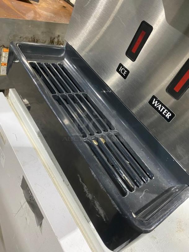 Hoshizaki Commercial Stainless Steel Countertop Air-Cooled Cubelet Ice Maker! With Built In Ice Storage Bin! With Hands Free Ice & Water Dispenser! On Legs! 115-120V 1 Phase! Model: DCM-270BAH-OS SN: D18514H! - Image 7 of 8