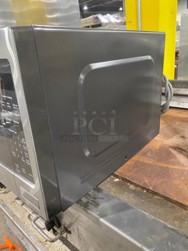 GE Appliances Commercial Countertop Microwave Oven! 120V! Model: PES7227SL1SS SN: GL209308A! - Image 3 of 7