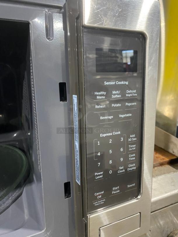 GE Appliances Commercial Countertop Microwave Oven! 120V! Model: PES7227SL1SS SN: GL209308A! - Image 5 of 7