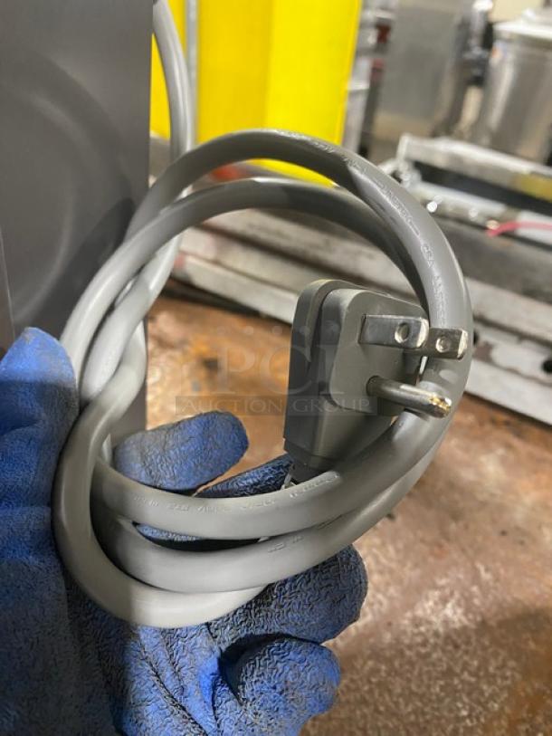 GE Appliances Commercial Countertop Microwave Oven! 120V! Model: PES7227SL1SS SN: GL209308A! - Image 7 of 7