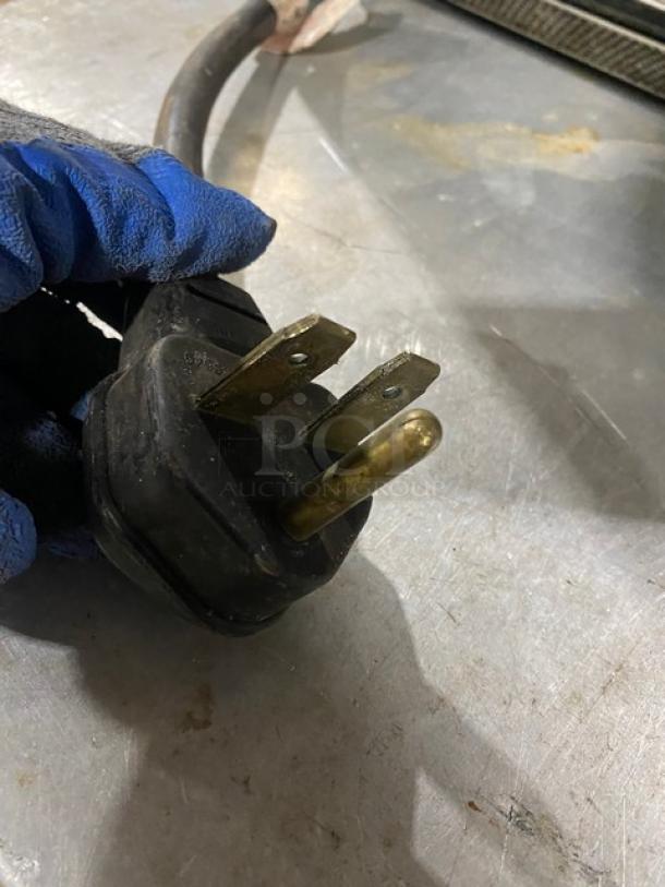 Amana Commercial Stainless-Steel Heavy-Duty Countertop Microwave Oven! With Programmable Touch Pad! Model: RC30S2 SN: 1701140487! 208/240V! - Image 8 of 8