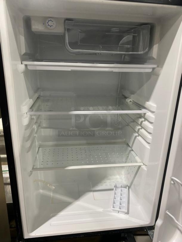 Haier Commercial Undercounter Single Door Reach In Refrigerator! With Adjustable Glass Shelves! With Mini Freezer Compartment!  115V! Model: HNSE045VS SN: 1306002157! - Image 7 of 9