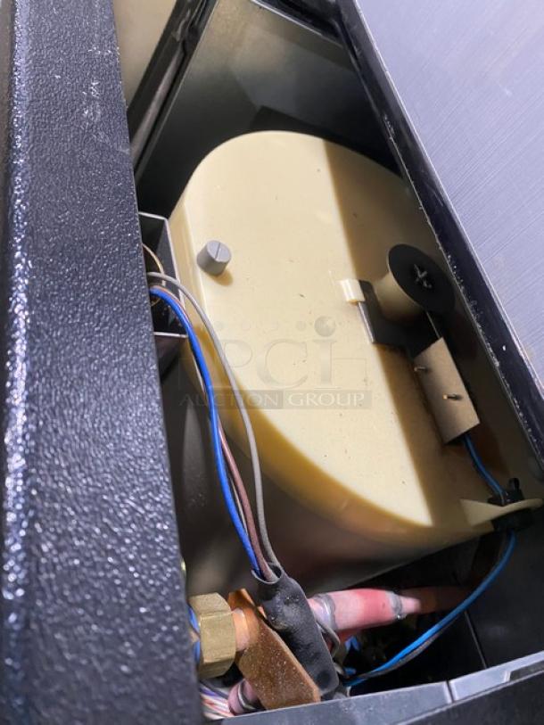 Hoshizaki Commercial Stainless Steel Countertop Ice Maker! With Ice & Water Dispenser!  With Built In Ice Bin! On Legs! 115-120V 1 Phase! Model: DCM-270BAH SN: Q07299B! - Image 4 of 7