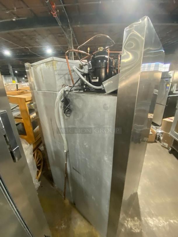 Traulsen Commercial Double Sliding Glass Door Reach In Refrigerator Merchandiser! With Metal Racks! With Legs! 115V 1 Phase! Model: RHT232NREFSL SN: A963040F00! - Image 4 of 9