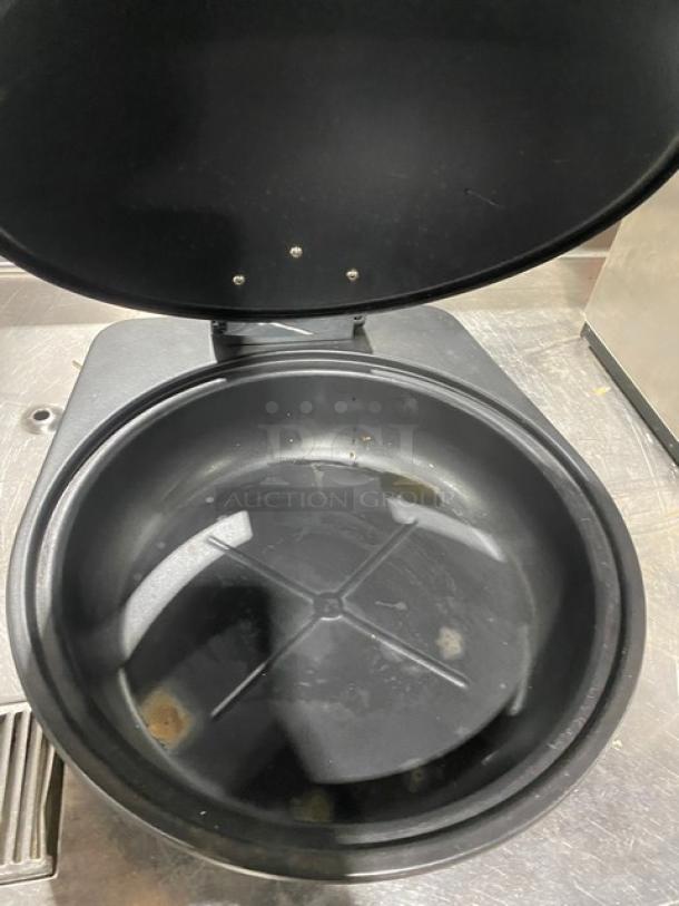 Spring USA Commercial Induction Chafing Dish/Buffet Server! With Chrome Handle! - Image 5 of 6