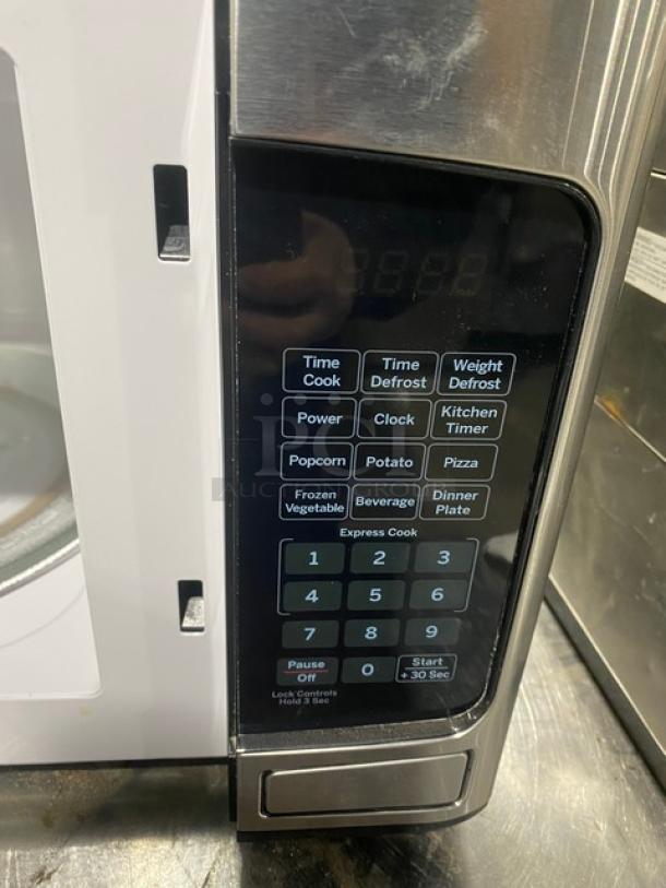 GE Appliances Commercial Stainless Steel Countertop Microwave Oven! Model: JE81145SH1SS SN: GM256198A! - Image 6 of 7