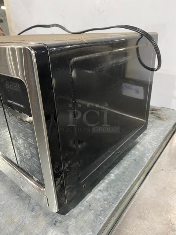 LG Commercial Stainless Steel Countertop Microwave Oven! Model: LCS1112ST SN: 612TAQPB7404! 120V 1 Phase! - Image 2 of 9