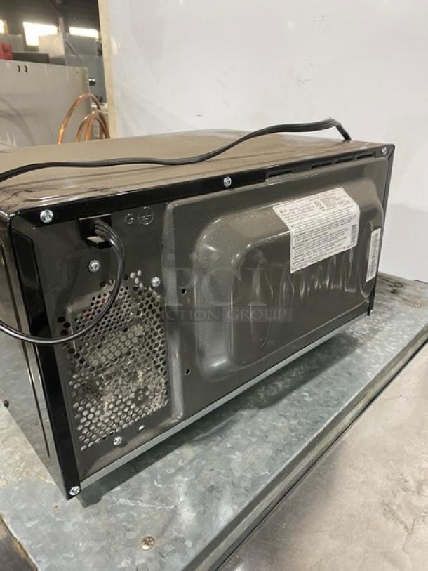 LG Commercial Stainless Steel Countertop Microwave Oven! Model: LCS1112ST SN: 612TAQPB7404! 120V 1 Phase! - Image 4 of 9