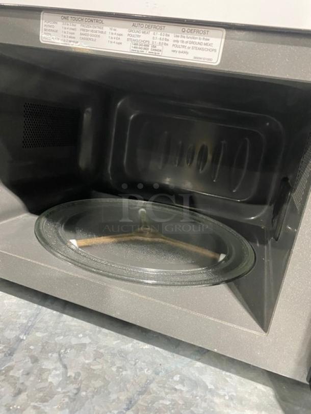 LG Commercial Stainless Steel Countertop Microwave Oven! Model: LCS1112ST SN: 612TAQPB7404! 120V 1 Phase! - Image 5 of 9