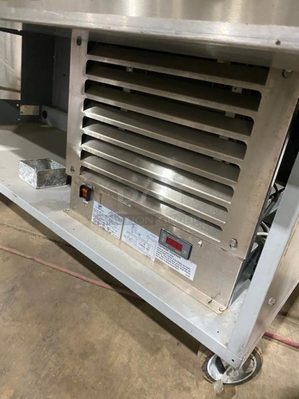 Duke Commercial Subway Style Sandwich Condiment Prep Table! With Tri-Channel Cold Pan! With Angled Glass Sneeze Guard! With Stainless Steel Functionality Shelfing! With Additional Dry Storage Underneath! On Casters! 120V 1 Phase! Model: SUB-CP-TC60 M SN: 06142761! - Image 6 of 8