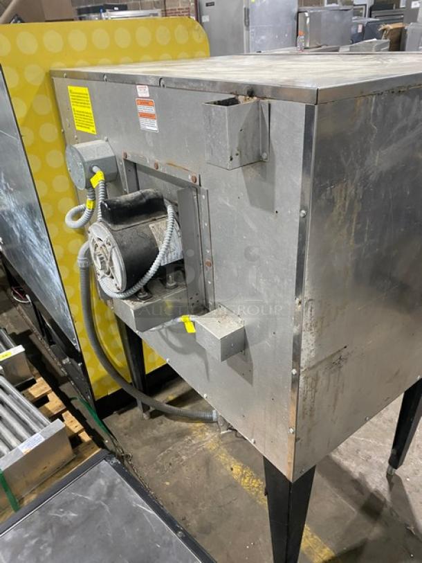 Vulcan Commercial Stainless Steel Electric Powered Single Stack Convection Oven! With Wired Oven Racks! Model: VC4ED SN: 481884923! 208V 3 Phase! On Legs! - Image 3 of 7