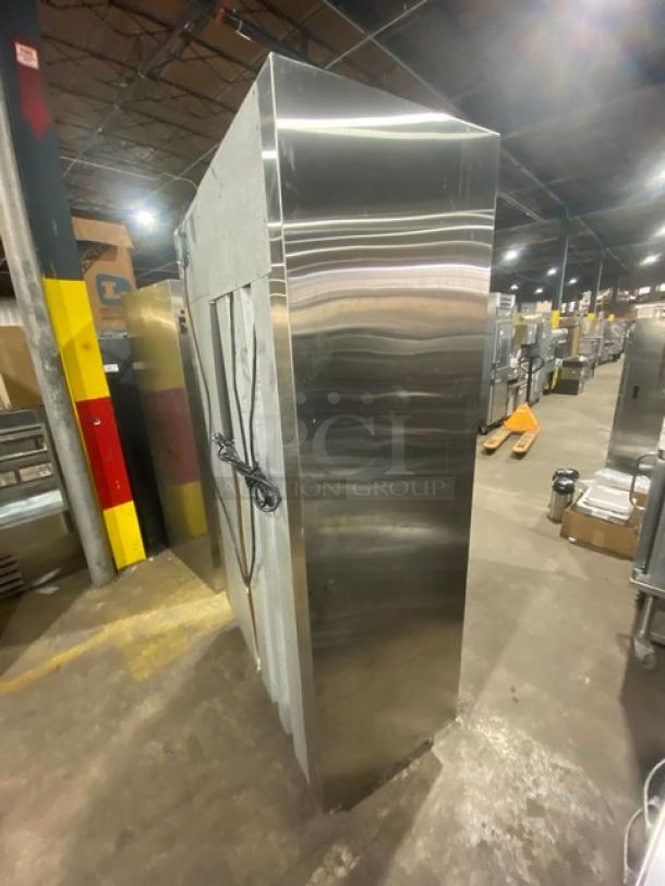 Traulsen Commercial Stainless Steel Double Glass Door Reach In Refrigerator Merchandiser! With Defogger! With Wire Shelves! On Legs! 115V 1 Phase! Model: UR48HT-A SN: T193190K01! - Image 3 of 9