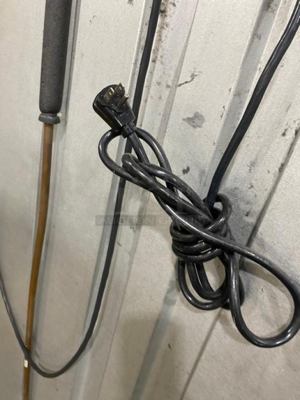 Traulsen Commercial Stainless Steel Double Glass Door Reach In Refrigerator Merchandiser! With Defogger! With Wire Shelves! On Legs! 115V 1 Phase! Model: UR48HT-A SN: T193190K01! - Image 9 of 9