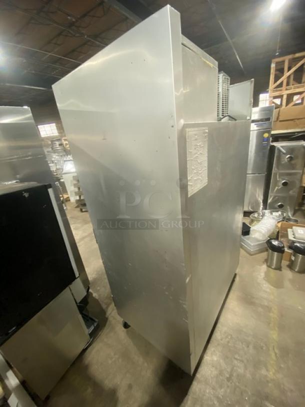 Traulsen Commercial Stainless Steel 2 Section Half Door Reach In Refrigerator! With Left & Right Hinged Doors! With Poly Coated Wire Shelves! On Casters! 115V 1 Phase! Model: G20000 SN: T48193C07! - Image 4 of 9