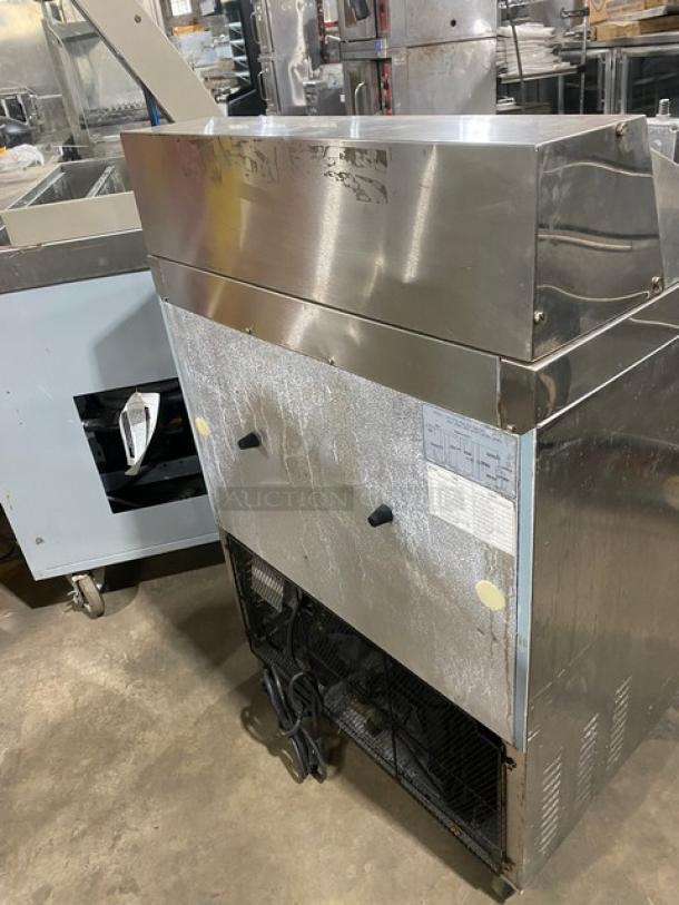 Entree Commercial Stainless Steel Refrigerated Mega Top Pizza Prep Table! With Single Door Refrigerated Storage Underneath! With Poly Coated Wire Shelf! With Full Size Removable Cutting Board!  On Casters! 115V 1 Phase! Model: S29 SN: 1004CONH00315! - Image 4 of 9