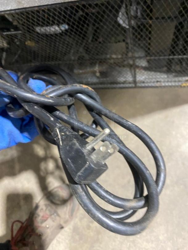 Entree Commercial Stainless Steel Refrigerated Mega Top Pizza Prep Table! With Single Door Refrigerated Storage Underneath! With Poly Coated Wire Shelf! With Full Size Removable Cutting Board!  On Casters! 115V 1 Phase! Model: S29 SN: 1004CONH00315! - Image 9 of 9