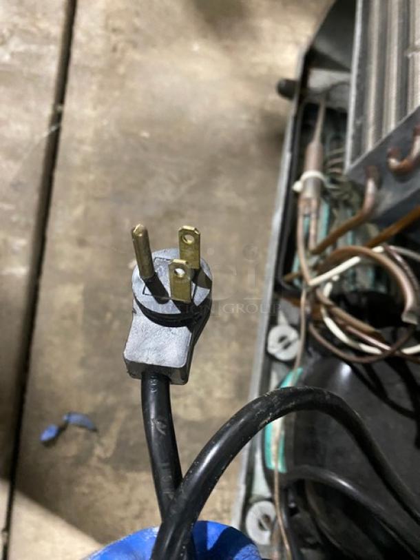 Delfield Commercial Stainless Steel Undercounter Single Door Reach In Refrigerator! On Legs! 115V 1 Phase! Model: 406CA-DD1 SN: 0703152002919! - Image 8 of 8