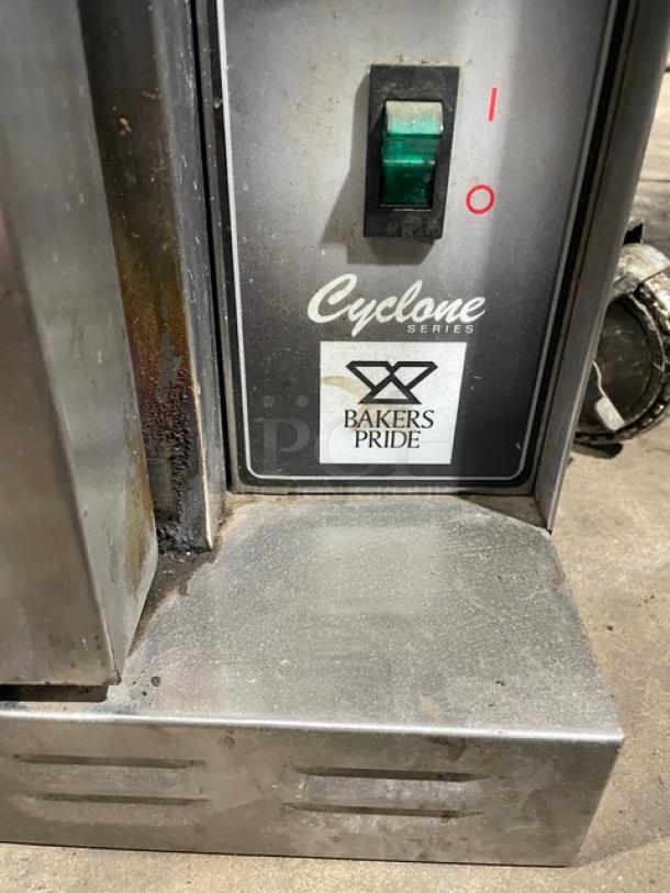 Bakers Pride Cyclone Series Commercial Stainless Steel Natural Gas Powered Single Stack Convection Oven! With Wired Oven Racks! With Legs! - Image 7 of 9