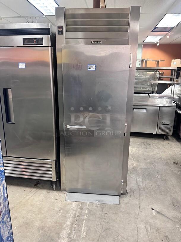 Late Model Traulsen  36" Solid Door Roll-In Refrigerator 115 Volt Tested and Working! - Image 2 of 6