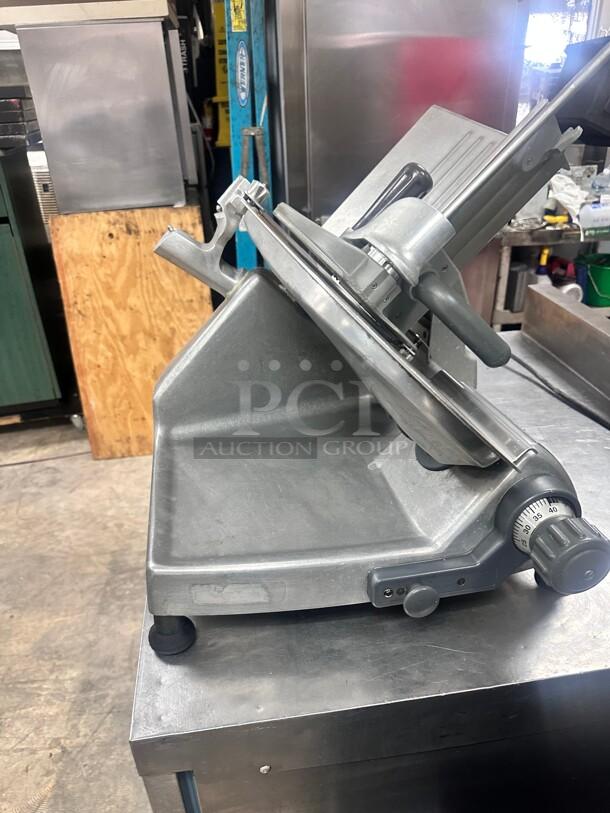 Excellent Condition Hobart 2612 Commercial Meat Slicer 115 Volt Tested and Working! - Image 3 of 6