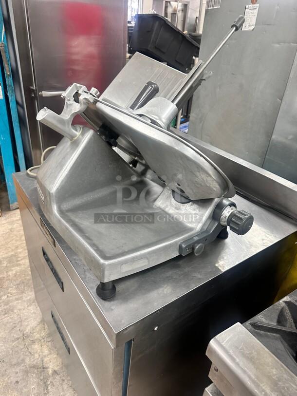 Excellent Condition Hobart 2612 Commercial Meat Slicer 115 Volt Tested and Working! - Image 4 of 6