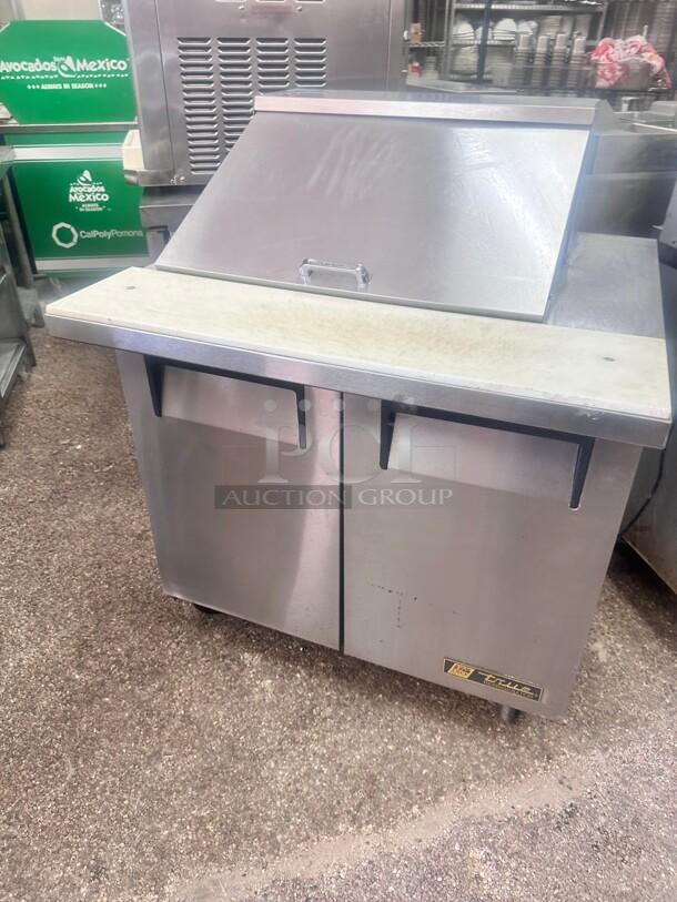 Excellent Condition True  36" Refrigerated Sandwich Table 115 Volt Tested and Working! - Image 3 of 5