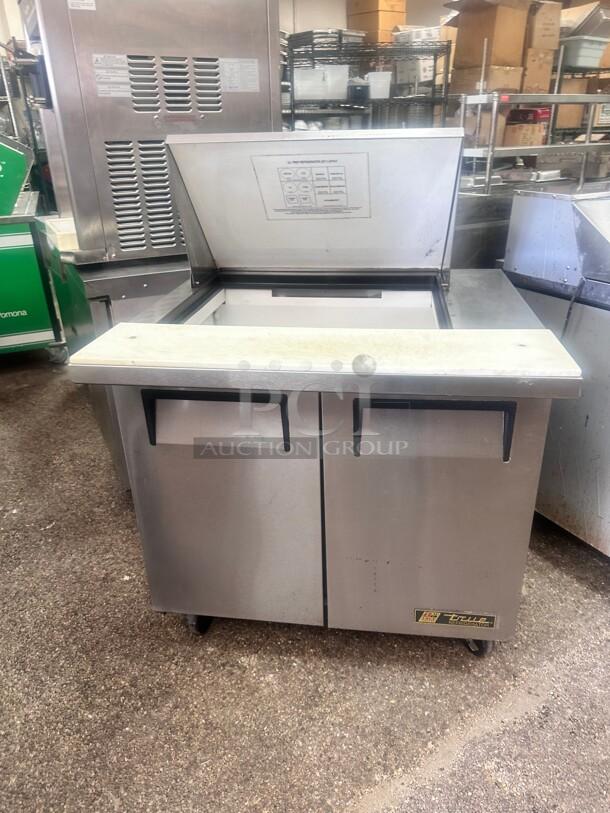 Excellent Condition True  36" Refrigerated Sandwich Table 115 Volt Tested and Working! - Image 4 of 5