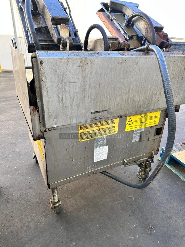 Late Model Used Garland Xpress XPG36 NAT 36 inch Natural Gas Clamshell Griddle with 3 Platens and EasyTouch Controls - 60,000 BTU Tested and Working! - Image 6 of 7
