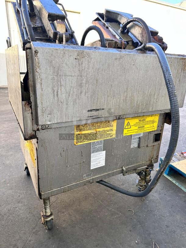 Late Model Used Garland Xpress XPG36 NAT 36 inch Natural Gas Clamshell Griddle with 3 Platens and EasyTouch Controls - 60,000 BTU Tested and Working! - Image 7 of 7