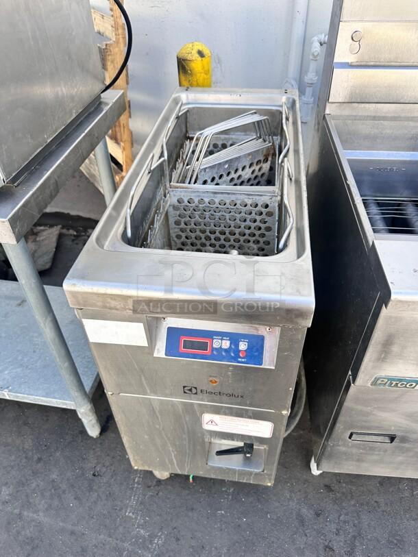 Electrolux 371174 Automatic Pasta Cooker, electric, 5.3 gallon single tank 220 Volt 3 Phase Tested and Working! - Image 6 of 8