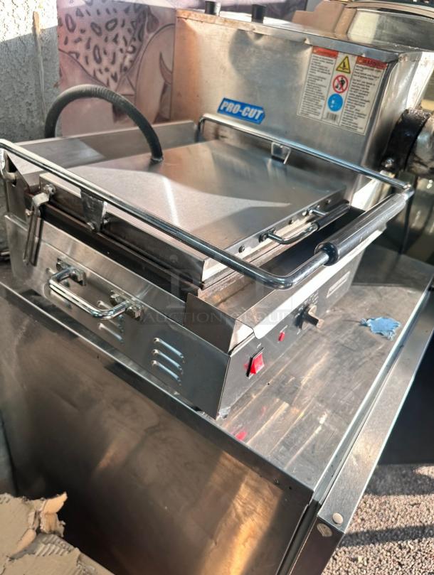 Commercial Panini Machine 115 Volt Tested and Working! - Image 6 of 7
