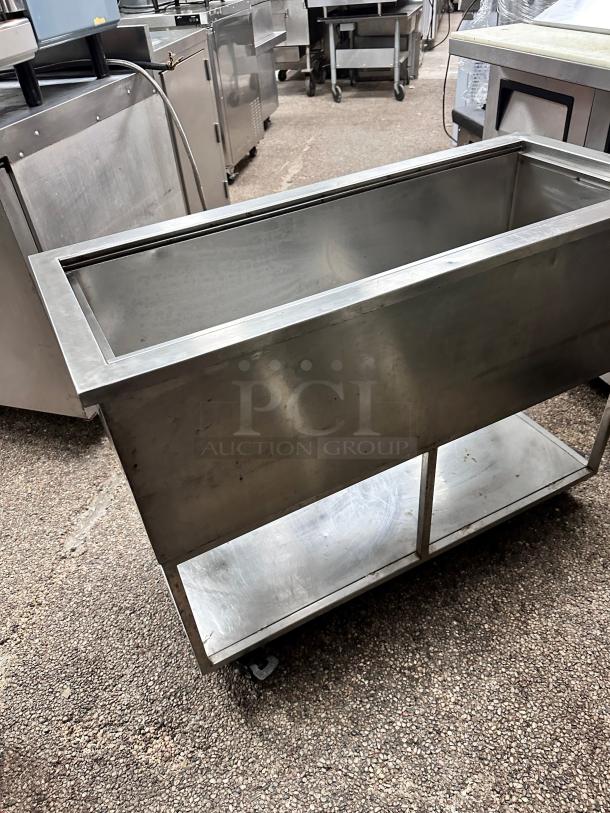 Commercial 40" Portable Ice Bid Good Shape - Image 4 of 7