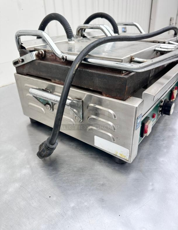 Excellent Condition Waring  Panini Sandwich Grill - 17" x 9 1/4" Cooking Surface - 240V, 3120W Tested and Working! - Image 6 of 9