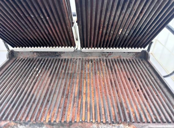 Excellent Condition Waring  Panini Sandwich Grill - 17" x 9 1/4" Cooking Surface - 240V, 3120W Tested and Working! - Image 8 of 9