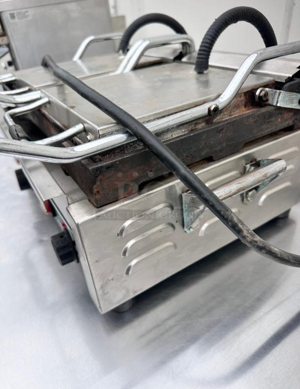 Excellent Condition Waring  Panini Sandwich Grill - 17" x 9 1/4" Cooking Surface - 240V, 3120W Tested and Working! - Image 9 of 9