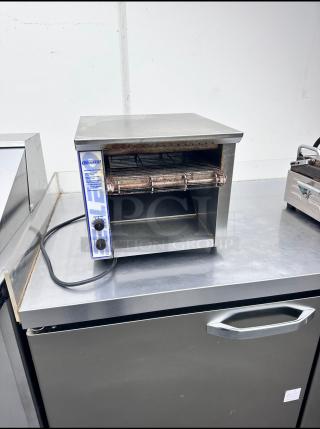 Nice Vollrath CT2-120350 JT1 Conveyor Toaster with 1 1/2" Opening - 120V, 1600W Tested and Working!