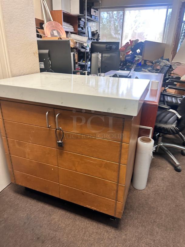 Host Station - Image 1 of 12