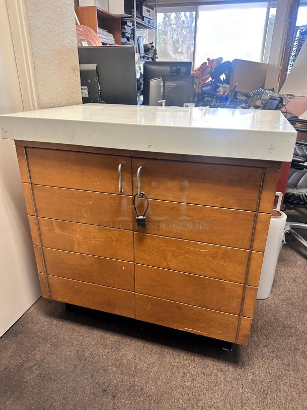 Host Station - Image 2 of 12