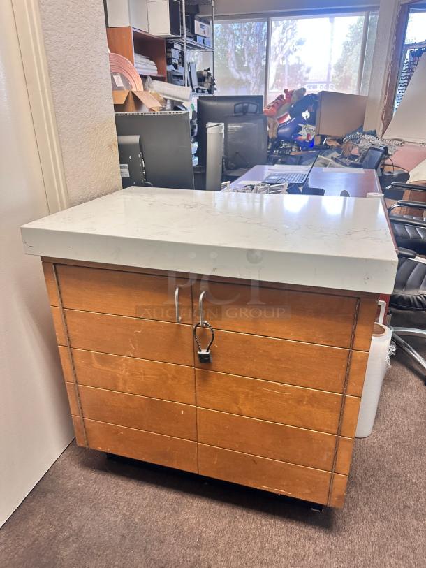 Host Station - Image 3 of 12